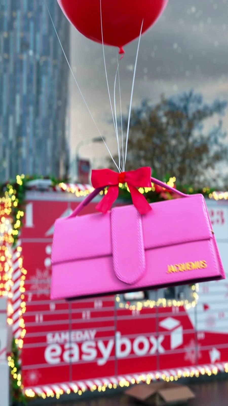 Christmas 2024: a Sameday easybox turns into an advent calendar and a pink Jacquemus bag floats out on red balloons.