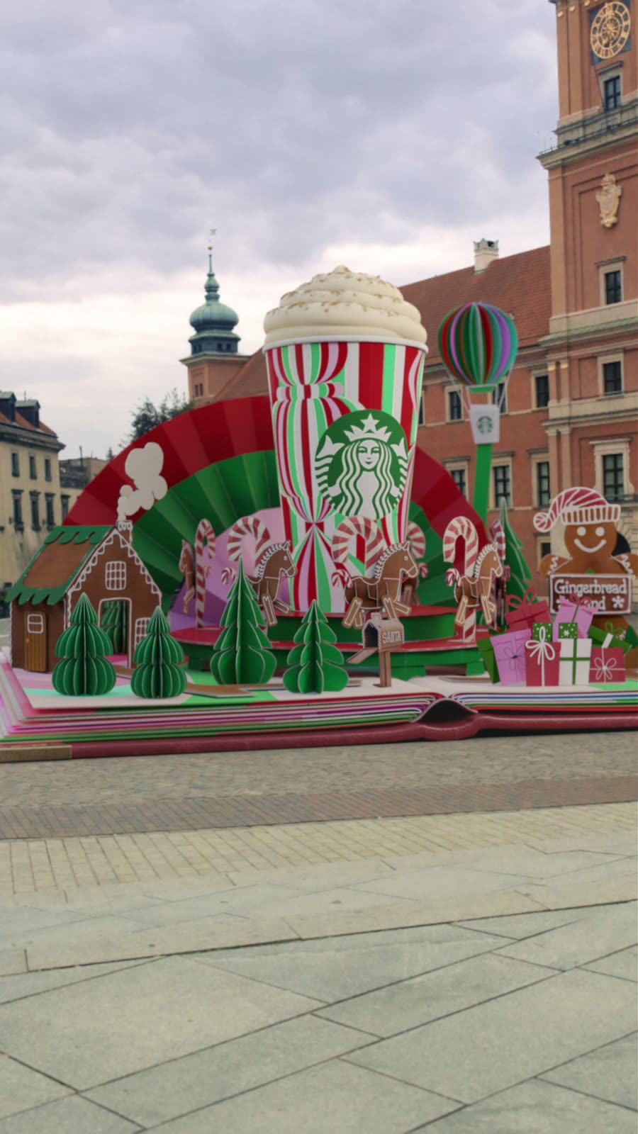 Holiday 2024 in Warsaw: the storybook open in front of the Royal Castle.
